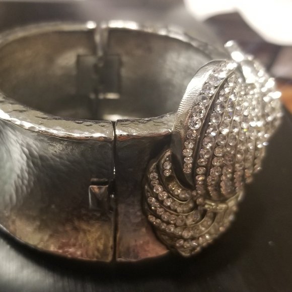 RARE STATEMENT VINTAGE JOSE MARIA BARRERA FEATHER Crystal SILVER BRACELET BANGLE - Picture 6 of 12